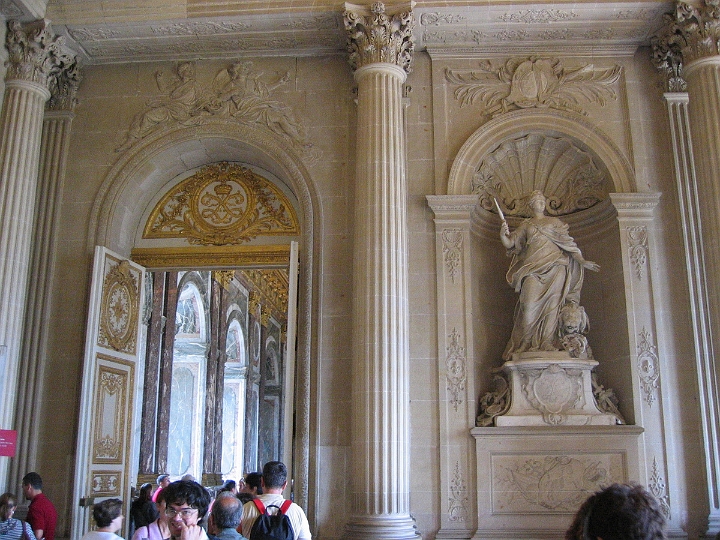 128 Versailles interior statues.jpg